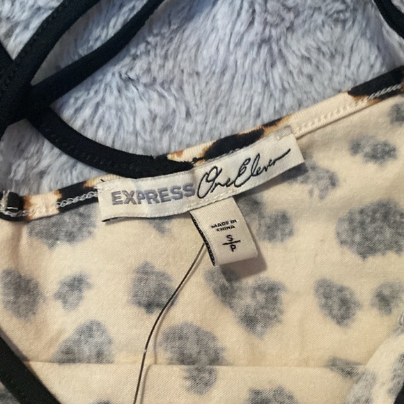 Express Top - Picture 2 of 3